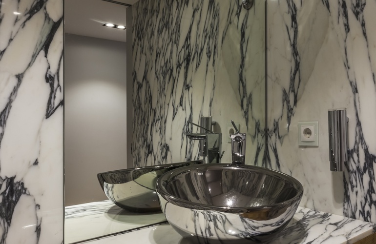 Paredes e Bancada M�rmore Calacatta Estatuarieto