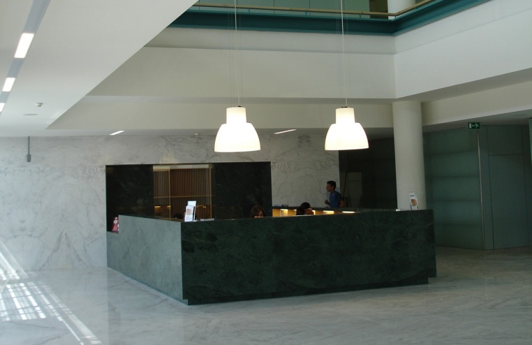 Pavimento M�rmore Branco Olimpico / Balc�o M�rmore Verde Guatemala