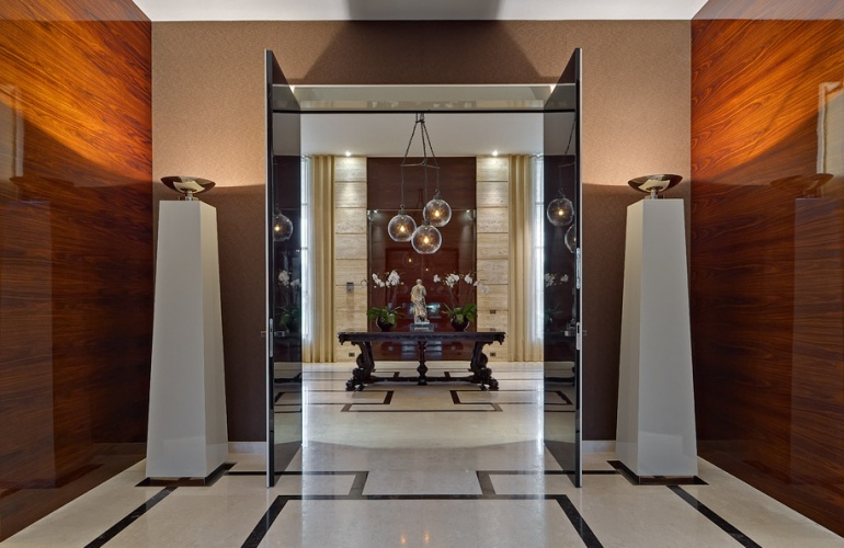 Pavimento Limestone e M�rmore Negro Marquina