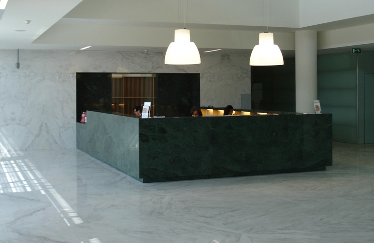 Pavimento M�rmore Branco Olimpico / Balc�o M�rmore Verde Guatemala