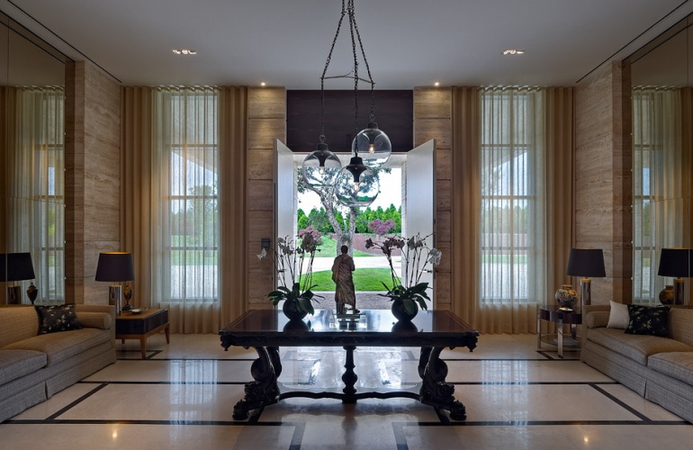 Paredes Travertino Serrado e Pavimento Limestone e M�rmore Negro Marquina