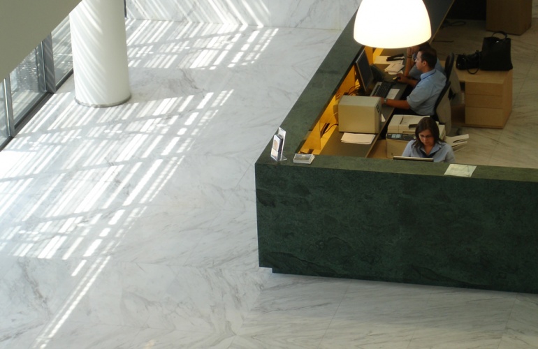 Pavimento M�rmore Branco Olimpico / Balc�o M�rmore Verde Guatemala