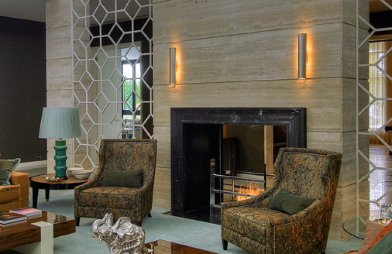 Parede de Lareira Travertino Serrado / Bordadura de Lareira M�rmore Negro Marquina 